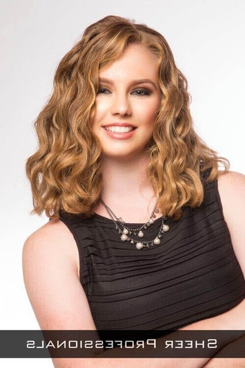 37 Chic Medium Length Wavy Hairstyles In 2018 Throughout Sexy Sandy Blonde Hairstyles (View 17 of 25)