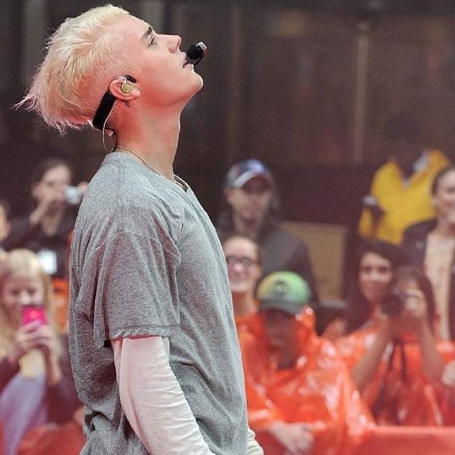 50 Best Justin Bieber Platinum Blonde Hairstyles [2018] In White Blonde Hairstyles With Dark Undercut (View 23 of 25)
