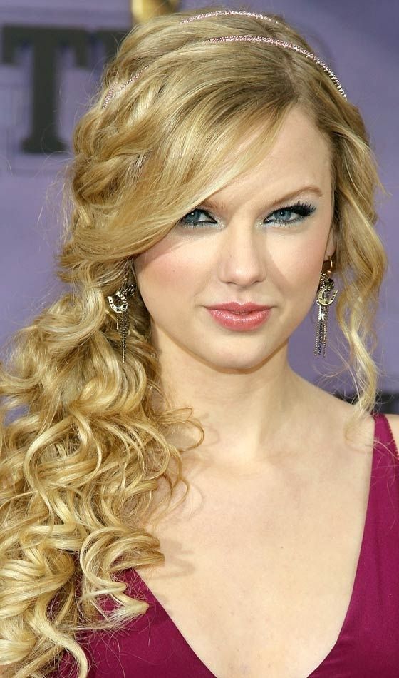 53 Easy To Do Ponytail Hairstyles For Girls Throughout Neat Ponytail Hairstyles With Voluminous Curls (View 22 of 25)