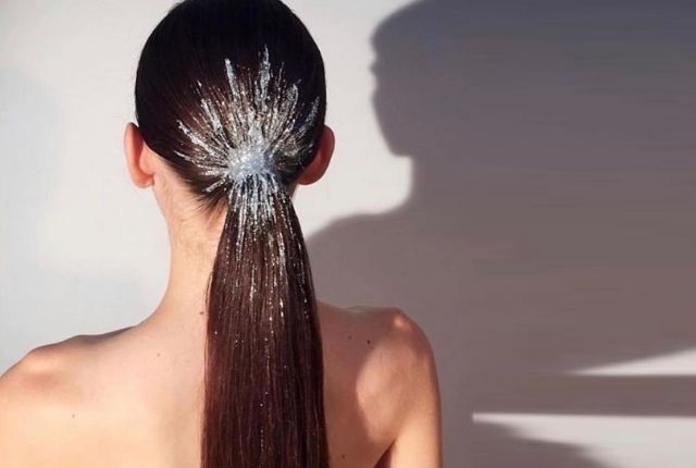 8 Dazzling Glitter Hairstyles For Women | Womensok In Glitter Ponytail Hairstyles For Concerts And Parties (View 21 of 25)