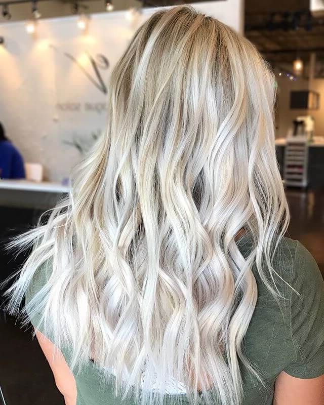Best 50 Elegant & Cute Platinum Blonde Hairstyles In 2018 – Cool Throughout Icy Ombre Waves Blonde Hairstyles (Photo 18 of 25)