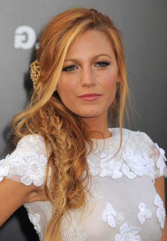 Blake Lively Messy Side Fishtail Braid Hairstyle – Hairstyles Weekly For Wavy Side Fishtail Hairstyles (View 7 of 25)