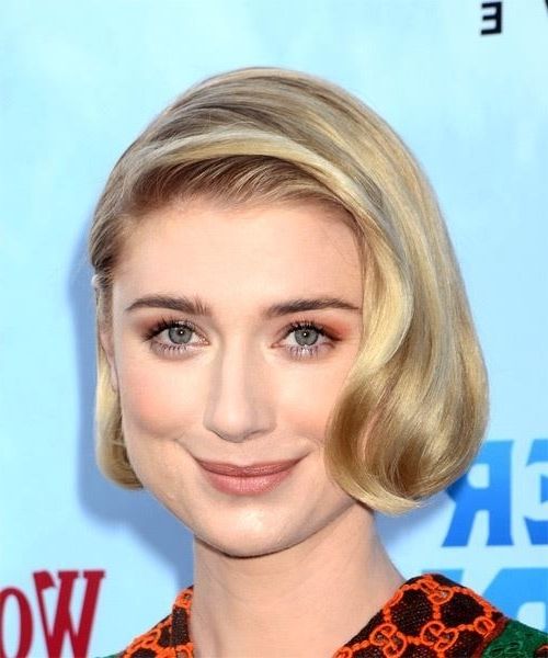 Elizabeth Debicki Short Wavy Casual Bob Hairstyle – Light Blonde Within Casual And Classic Blonde Hairstyles (Photo 4 of 25)
