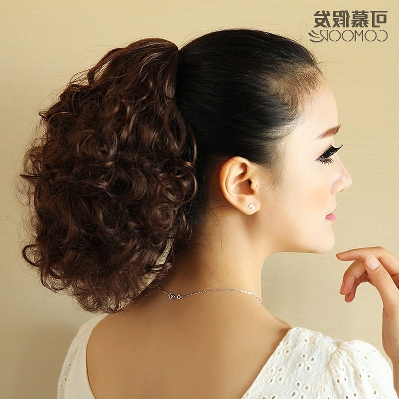 Fashion Short Curly Claw Clip Ponytail Blonde Synthetic Hair Pertaining To Full And Fluffy Blonde Ponytail Hairstyles (View 18 of 25)