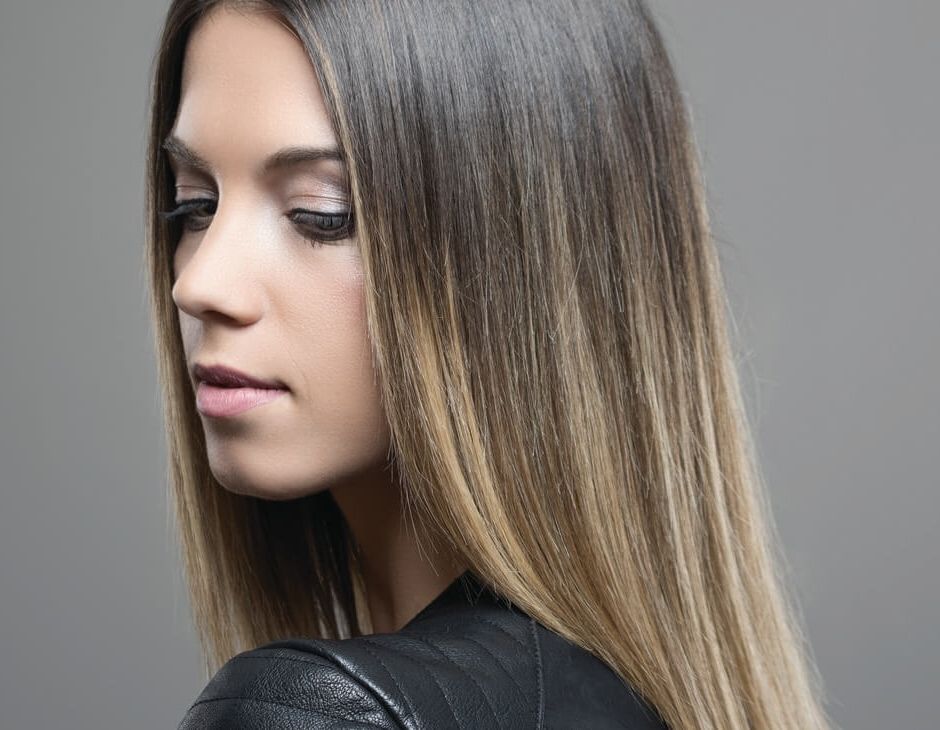 Two Tone Hair: Dark Roots With Blonde Hair For Sleek Blonde Hairstyles With Grown Out Roots (Photo 7 of 25)