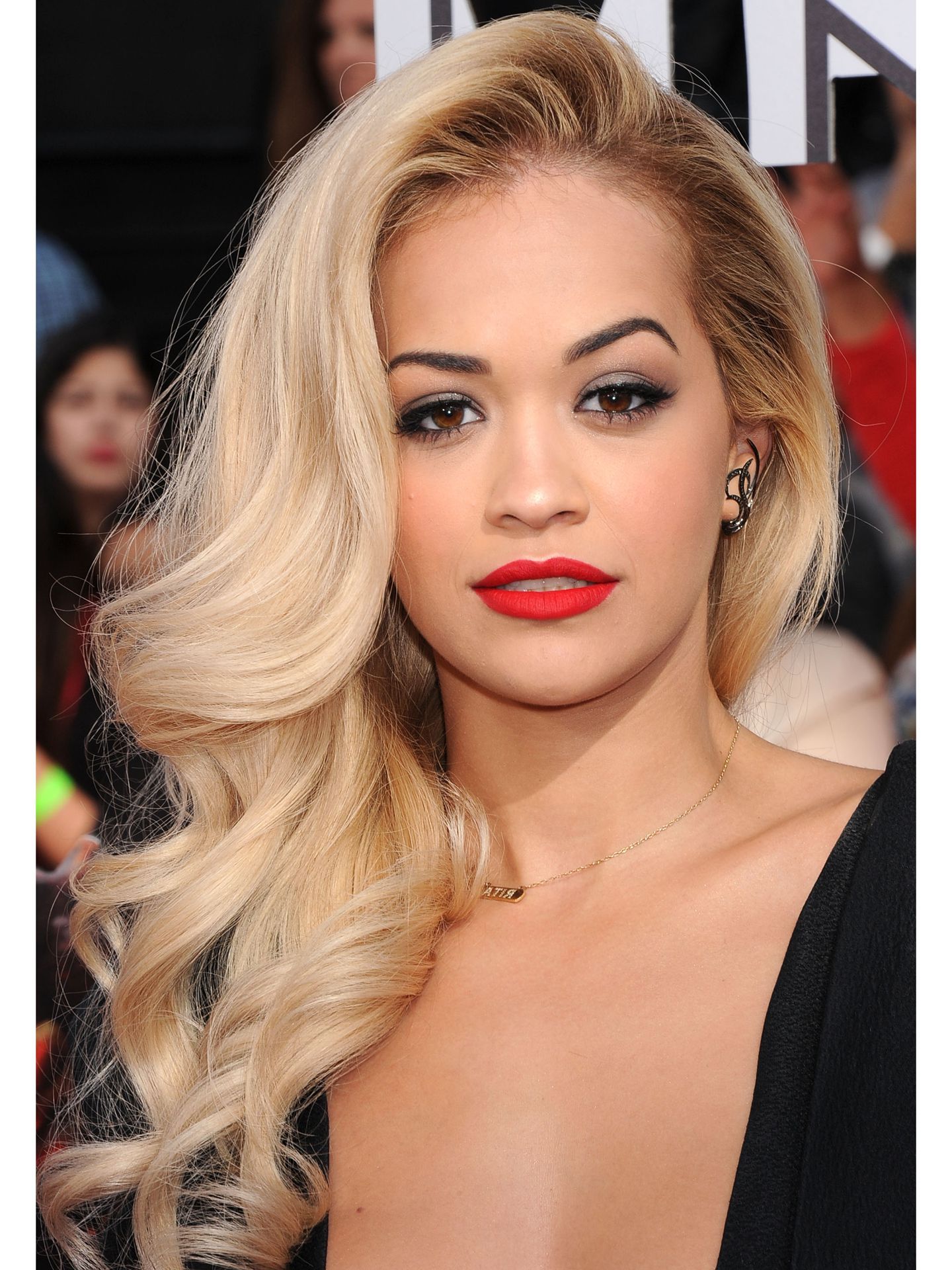 11 Side Swept Hairstyles – Celebrity Side Hairstyle Inspiration Within One Sided Short Hairstyles (Photo 9 of 25)