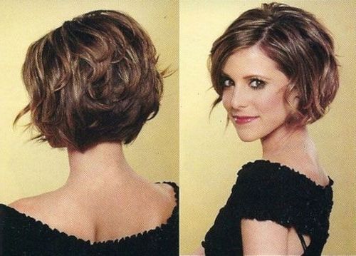 20 Feminine Short Hairstyles For Wavy Hair: Easy Everyday Hair Inside Chin Length Layered Haircuts (View 20 of 25)