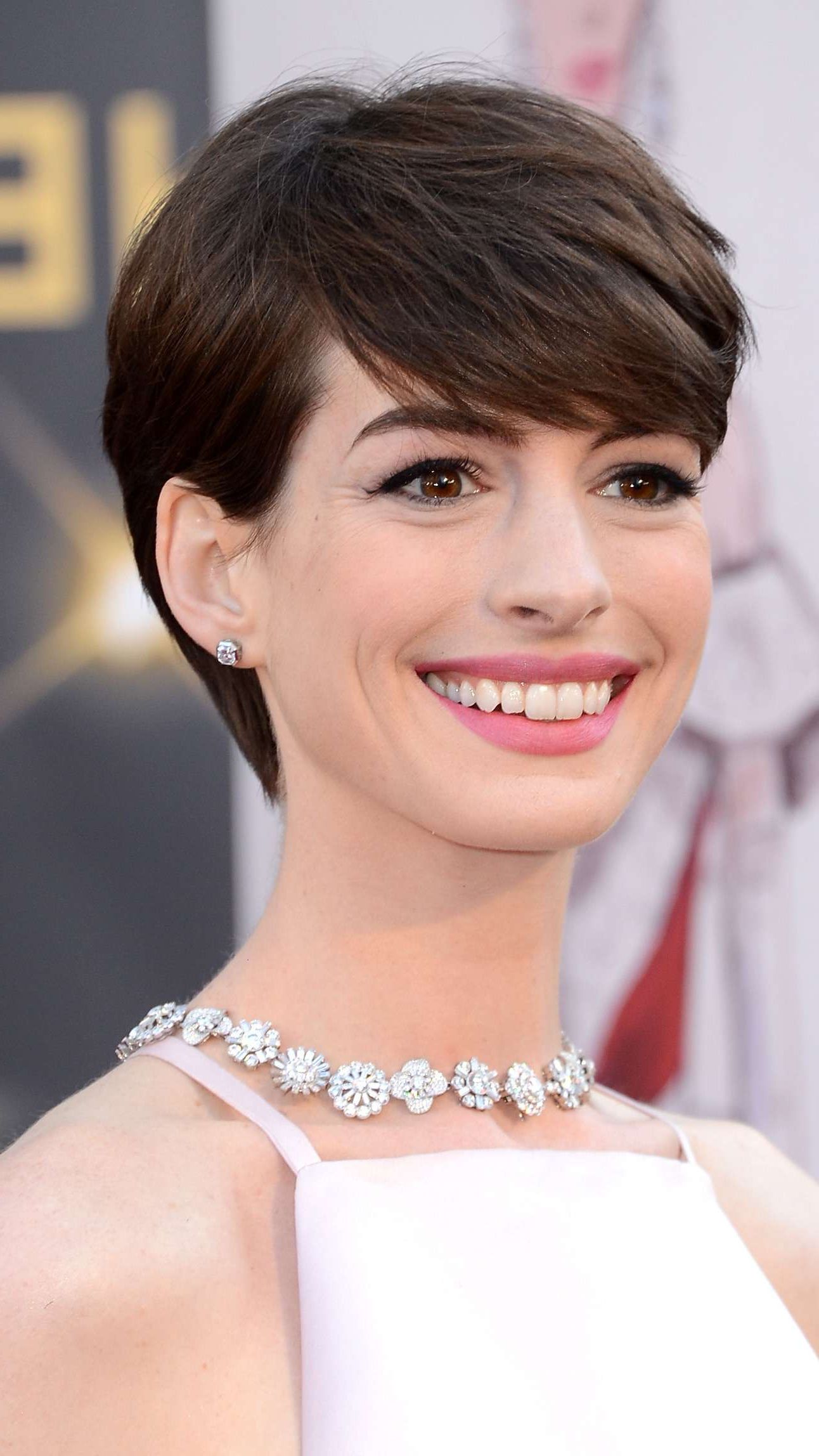 22 Inspiring Short Haircuts For Every Face Shape Throughout Short Hairstyles For Women With Oval Faces (Photo 12 of 25)