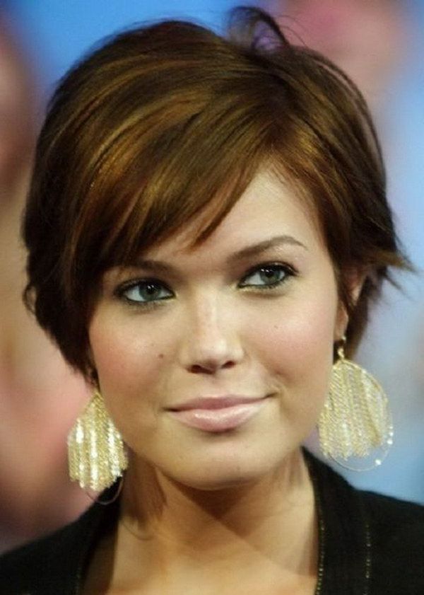 25 Beautiful Short Haircuts For Round Faces 2017 With Rounded Bob Hairstyles With Side Bangs (Photo 22 of 25)