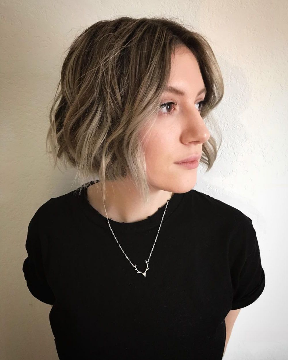 25 Chin Length Bob Hairstyles That Will Stun You (2018 Trends) With Regard To Jaw Length Curly Messy Bob Hairstyles (Photo 1 of 25)