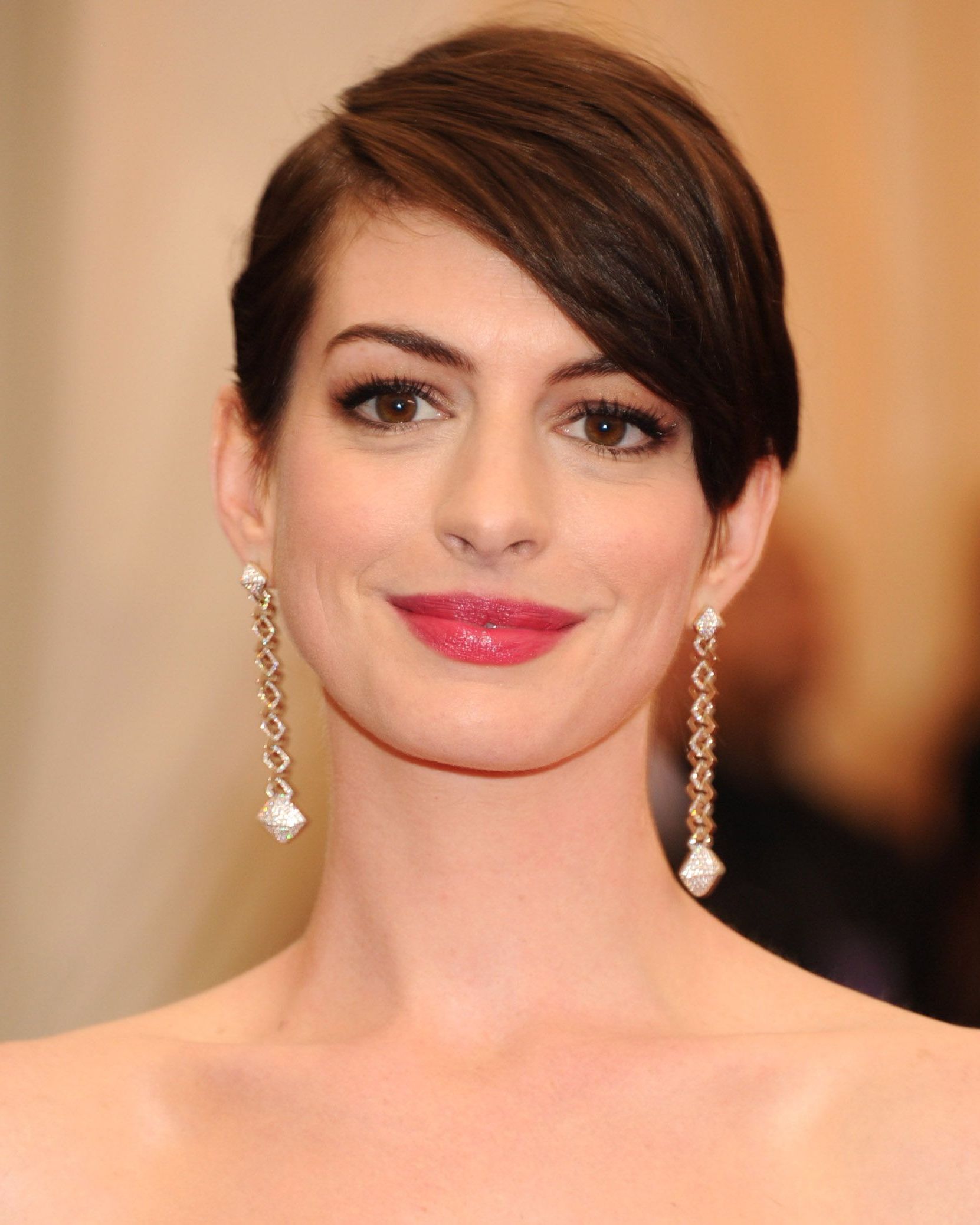32 Best Short Hair Styles – Bobs, Pixie Cuts, And More Celebrity Throughout Dinner Short Hairstyles (Photo 22 of 25)