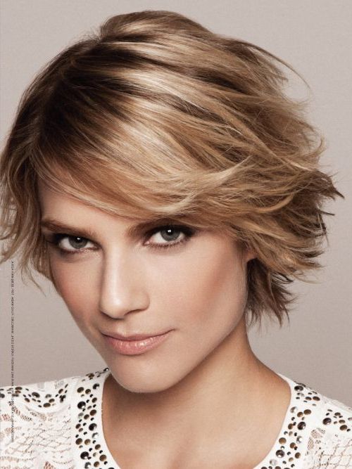 45 Feather Cut Hairstyles For Short, Medium, And Long Hair Regarding Short Hairstyles With Flicks (Photo 4 of 25)