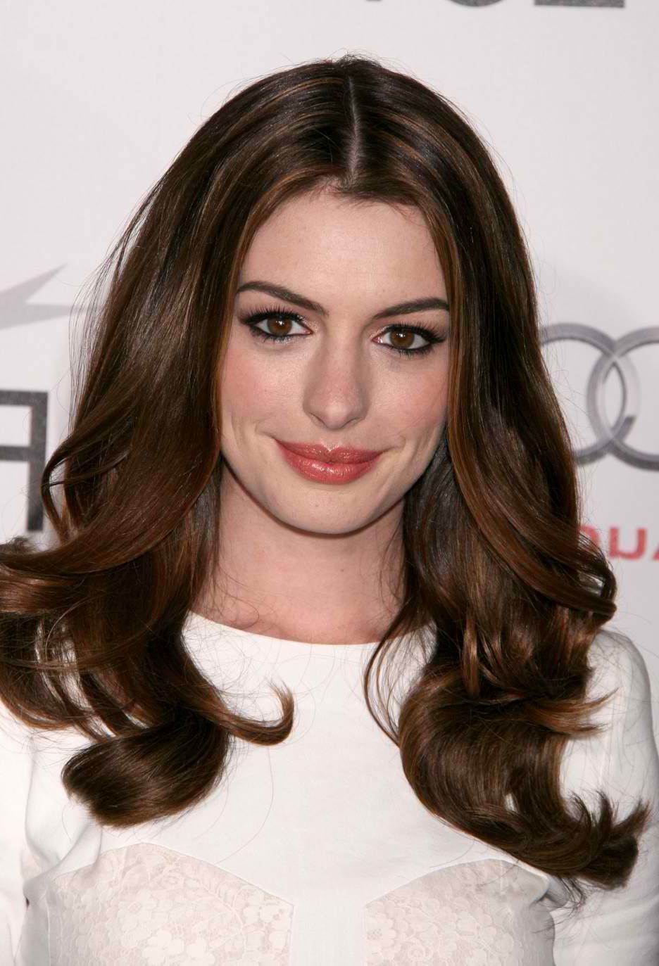 46 Beautiful Anne Hathaway Hairstyles | Hairstylo Throughout Anne Hathaway Short Hairstyles (View 20 of 25)