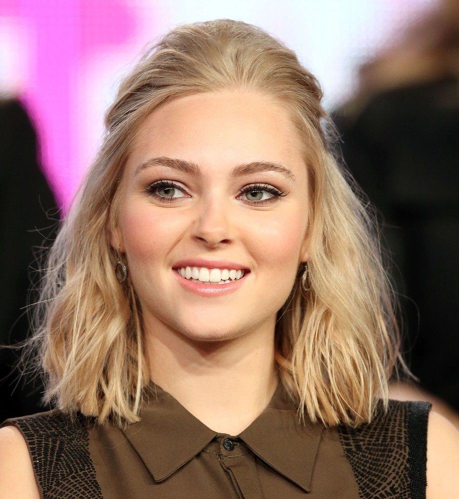 Annasophia Robb Of “The Carrie Diaries” Already Cut Her Hair, What With Regard To Carrie Bradshaw Short Hairstyles (View 8 of 25)