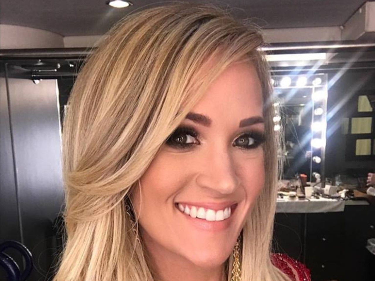 Carrie Underwood Debuts Longer Hairstyle [picture] For Carrie Underwood Short Hairstyles (Photo 11 of 25)