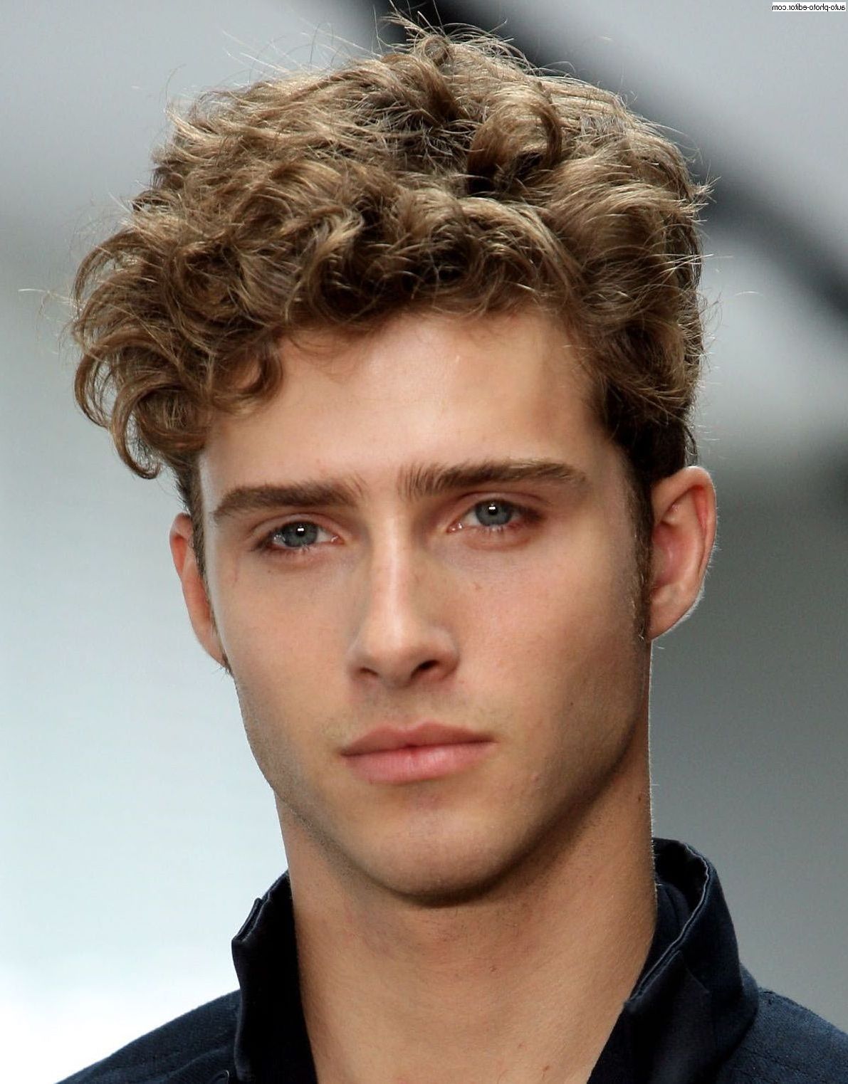 Curly Hairstyles For Men | Moda Para Caballeros  Fashion For Men Pertaining To Curly Short Hairstyles For Guys (Photo 1 of 25)