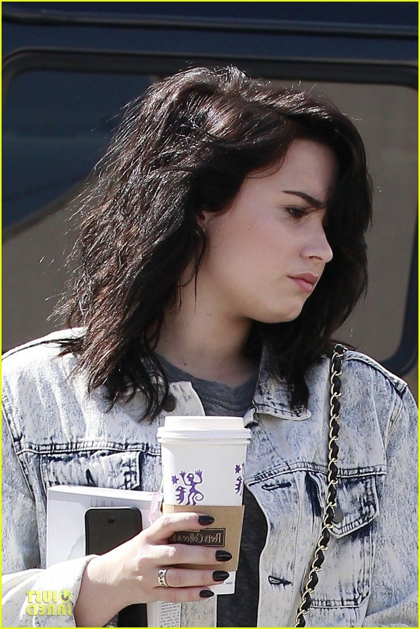 Demi Lovato: Short Hair Raising Coffee Stop!: Photo 2831388 | Demi Inside Demi Lovato Short Haircuts (View 25 of 25)