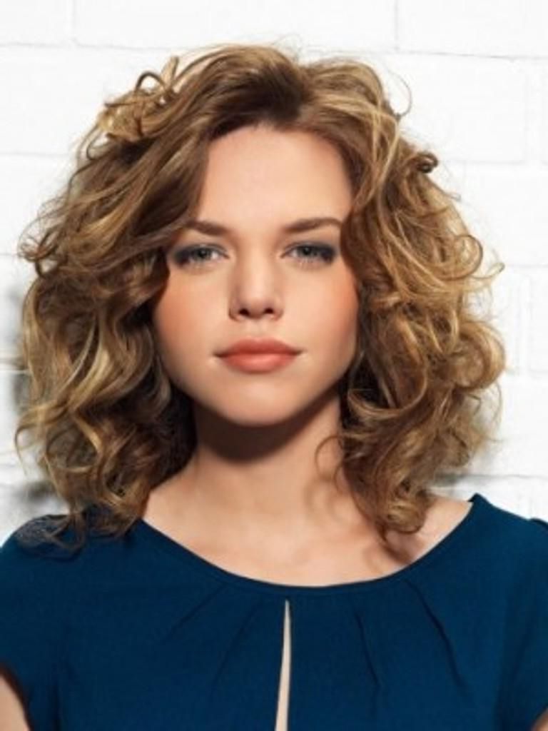 Great Short Hairstyles For Thick Wavy Hair | Wavy Short Hairstyles Inside Short Haircut For Thick Wavy Hair (View 12 of 25)