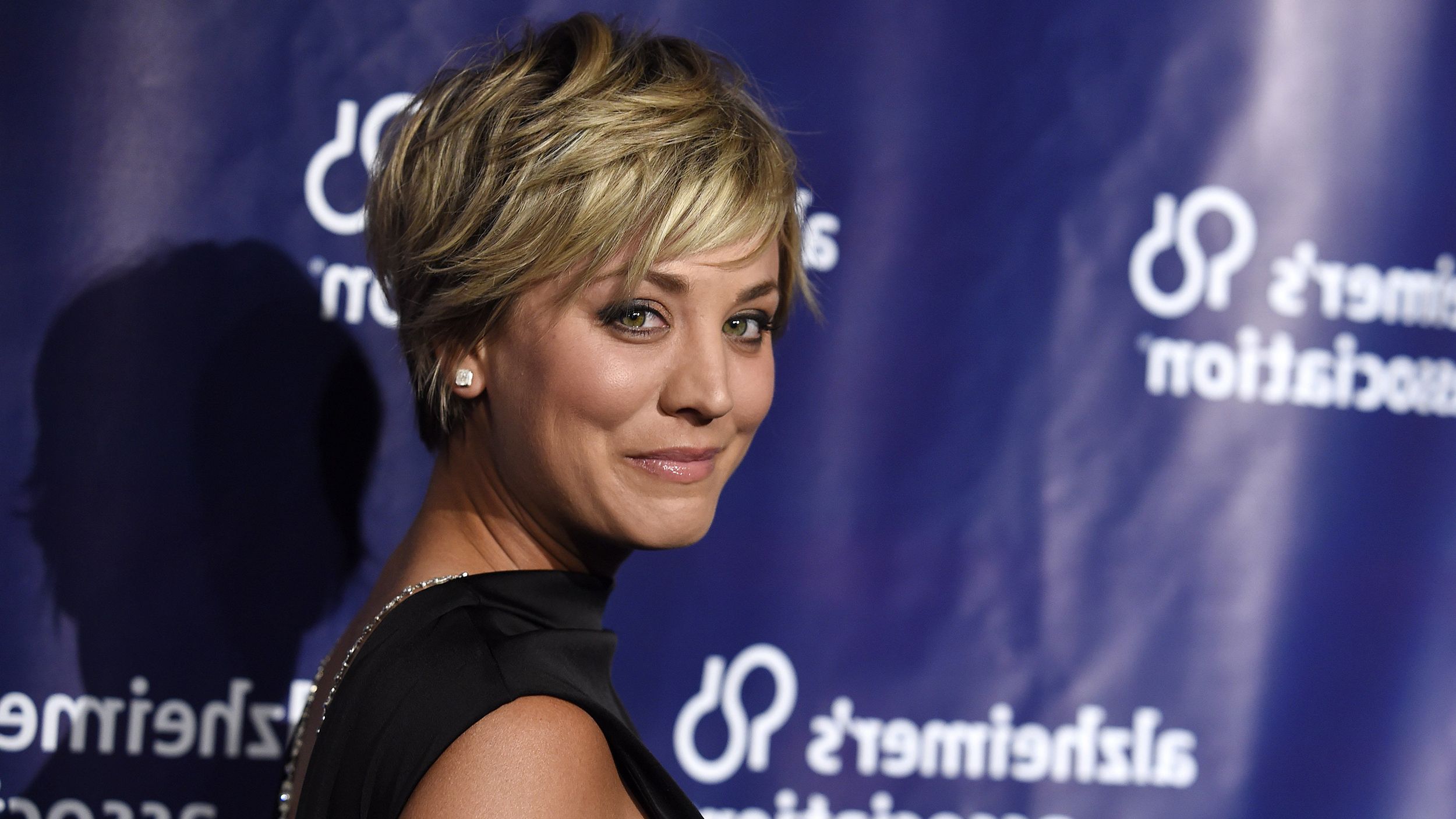 Kaley Cuoco, 'big Bang' Stars Make Sweet Videos For Teen With Cancer Regarding Short Hairstyles With Big Bangs (View 7 of 25)