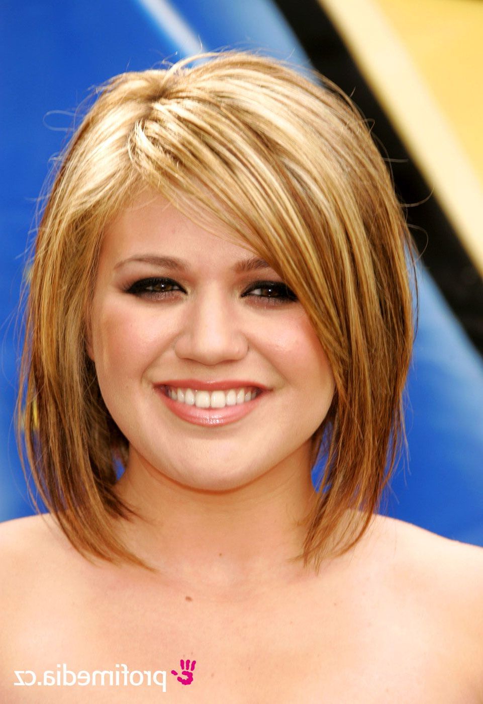 Kelly Clarkson – – Hairstyle – Easyhairstyler | Heath,hair And Within Kelly Clarkson Hairstyles Short (Photo 2 of 25)