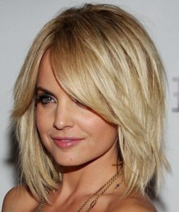 Layered Bob Hairstyle For Thick Hair – Hairstyles Weekly Intended For Layered Bob Hairstyles For Thick Hair (Photo 13 of 25)