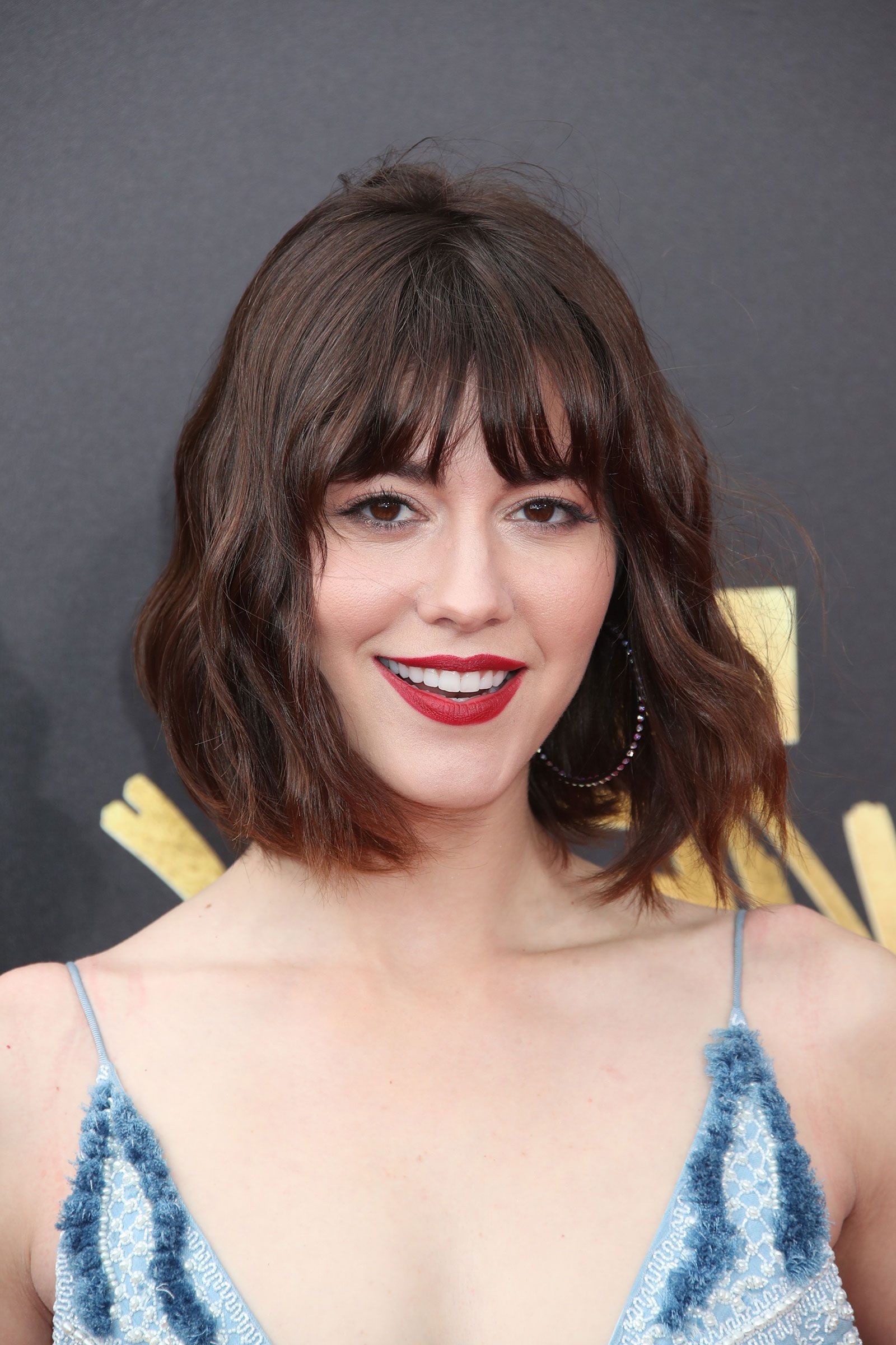 Mary Elizabeth Winstead Bob With Bangs | #coiffures | Pinterest Inside Curly Brunette Bob Hairstyles With Bangs (Photo 24 of 25)