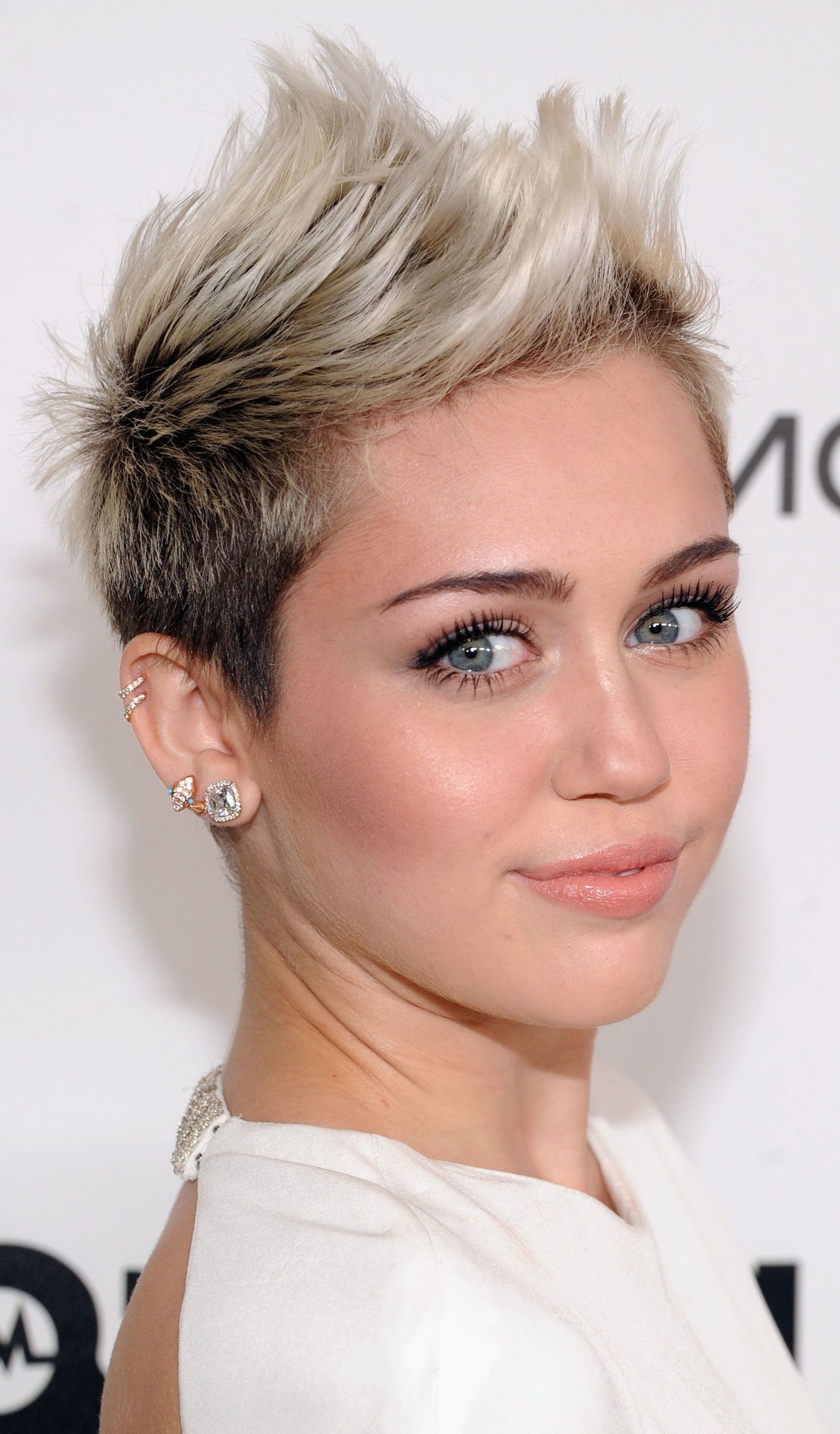 Miley Cyrus: Platinum Blonde Ombre Short Hairstyle In 2018 | Hair For Platinum Blonde Short Hairstyles (View 11 of 25)