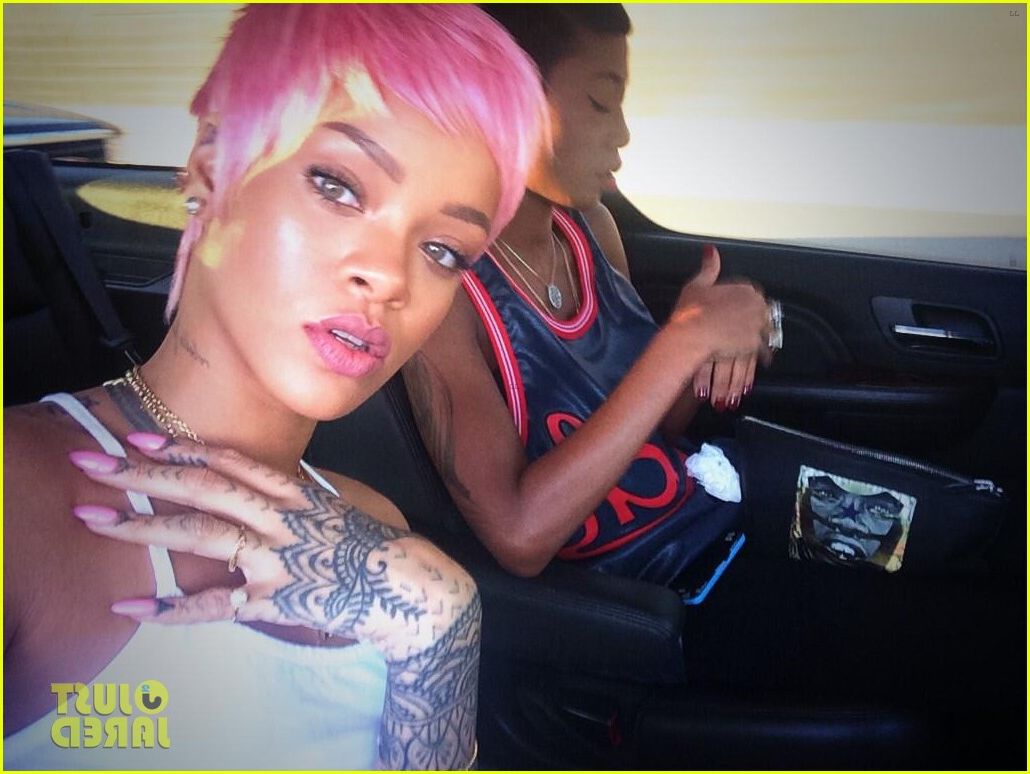 Rihanna Rocks Short Pink Wig She Took From Nicki Minaj!: Photo With Regard To Nicki Minaj Short Haircuts (View 17 of 25)