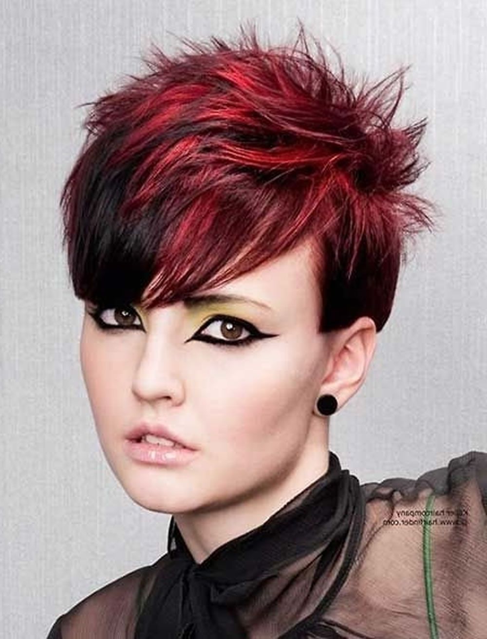 Rote Haarfarbe Für Kurze Frisuren | Cooles Haarschnitt Tutorial Für Inside Red And Black Short Hairstyles (View 3 of 25)