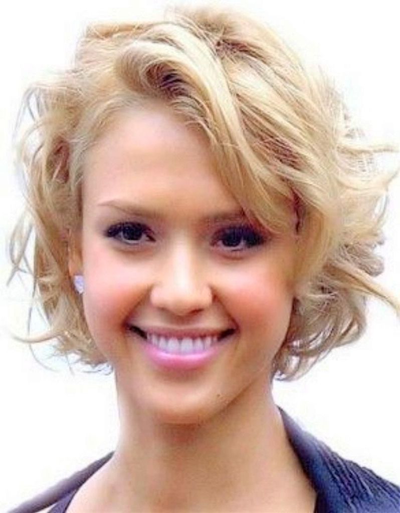 Featured Photo of 25 Inspirations Simple Short Hairstyles with Scrunched Curls