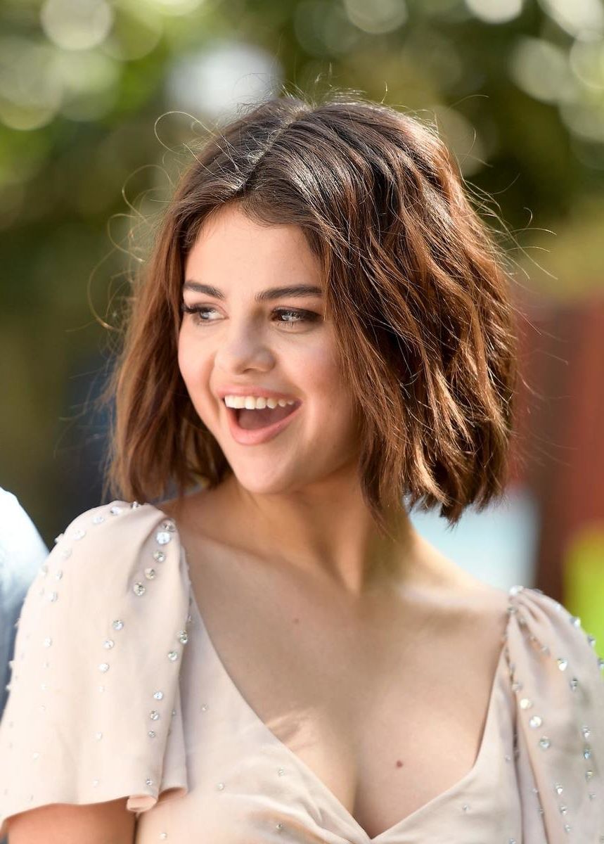 Selena Gomez's Short Haircut & Bangs Have Me Longing For A New 'do Regarding Selena Gomez Short Haircuts (View 23 of 25)