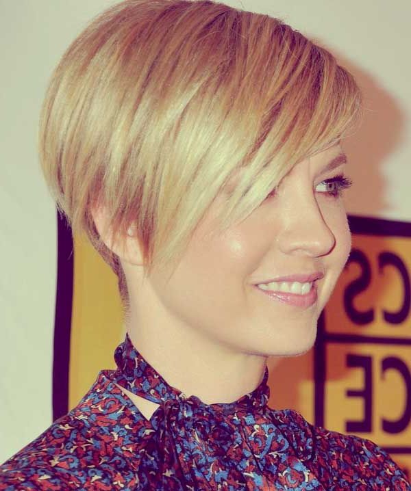 Short, Classic, Bob Hairstyle For Blonde Haired Women | Hairstyles Within Side Parted White Blonde Pixie Bob Haircuts (Photo 20 of 25)