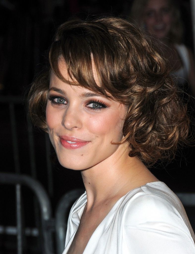 Short Hairstyles For Oval Faces With Wavy Hair Intended For Short Hair Styles For Thick Wavy Hair (View 12 of 25)