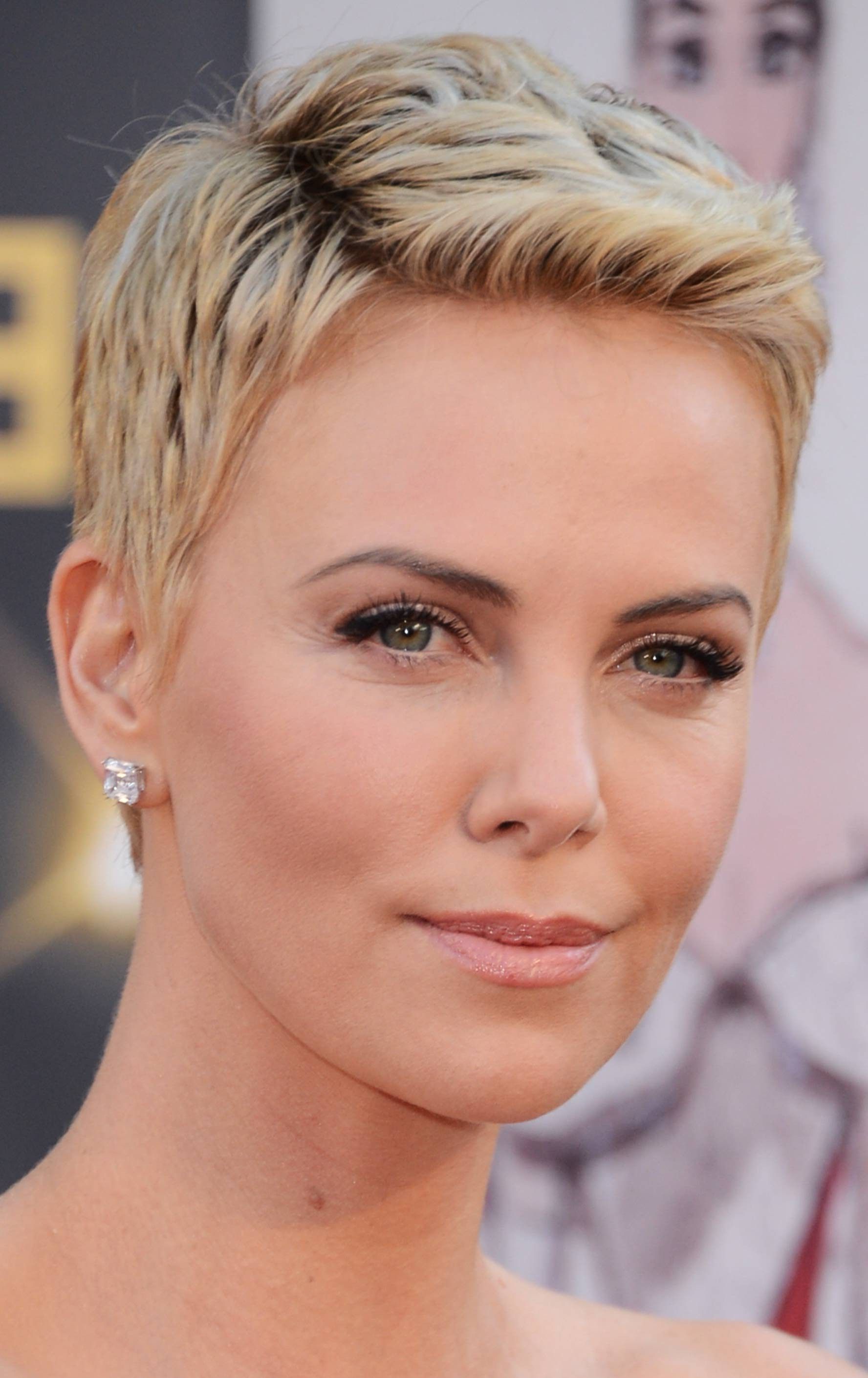 Short Hairstyles For People With Round Faces Beautiful Best Medium Regarding Medium Short Hairstyles Round Faces (View 11 of 25)