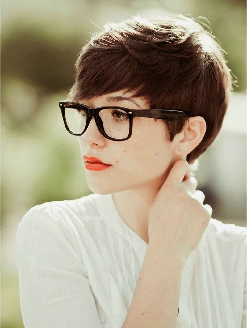 Short Hairstyles For Women With Glasses – Elle Hairstyles With Short Hairstyles For Women With Glasses (View 6 of 25)