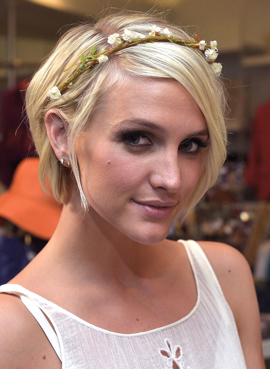 Stylenoted | From The Archives: A Floral & Feminine Bobashlee In Ashlee Simpson Short Haircuts (Photo 15 of 25)