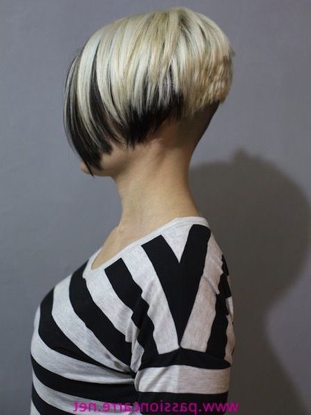 Super Short Inverted Bob With Shaved Nape. Blonde And Black Hair In Two Tone Curly Bob Haircuts With Nape Undercut (Photo 10 of 25)