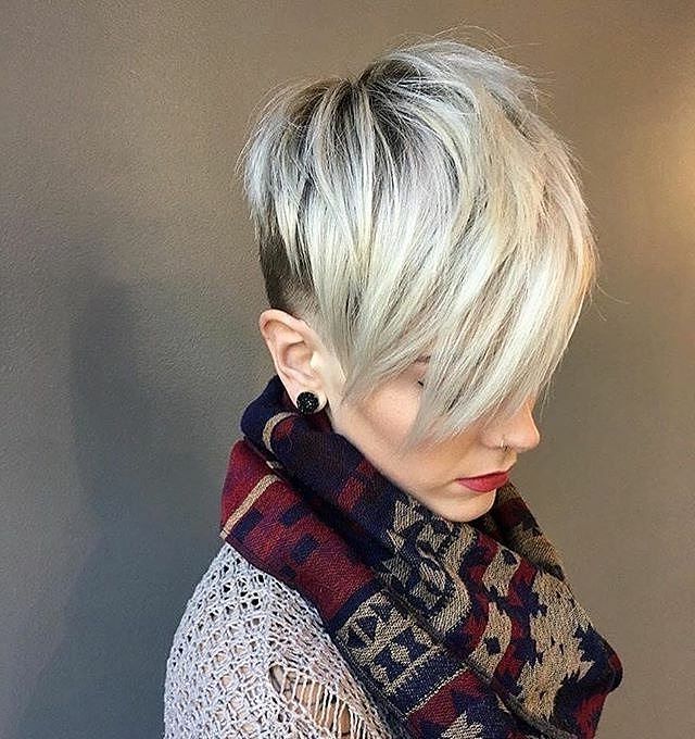 10 Fab Short Hairstyles With Texture & Color 2019 Throughout Angled Ash Blonde Haircuts (Photo 14 of 25)