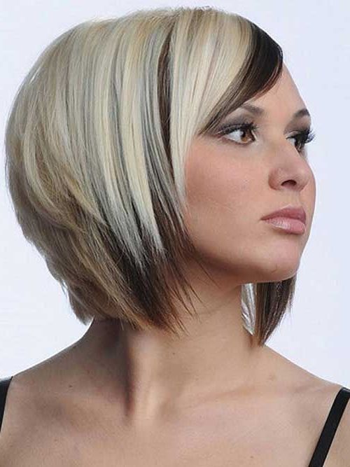 15 Two Tone Hair Color Ideas For Short Hair | Hair And Beauty With Voluminous Two Tone Haircuts (Photo 2 of 25)