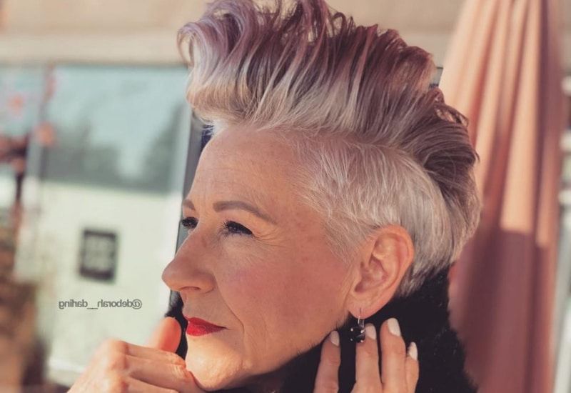 39 Youthful Short Hairstyles For Women Over 50 (with Fine & Thick Hair) With Gray Pixie Hairstyles For Over  (View 14 of 25)
