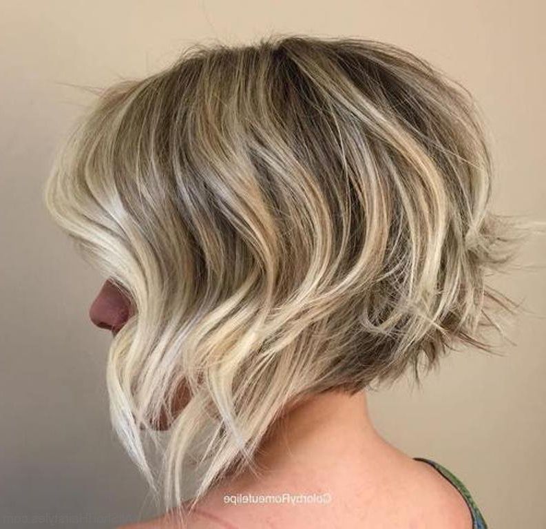 40 East Short Layered Hairstyles Throughout Angled Ash Blonde Haircuts (Photo 11 of 25)