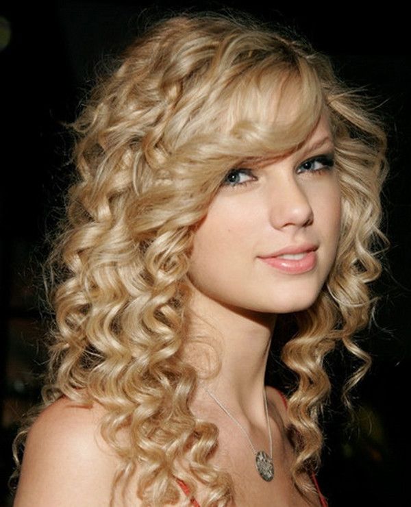 5 Appealing Curly Hairstyles With Blonde Hair – Hairstylecamp Pertaining To Playful Blonde Curls Hairstyles (Photo 4 of 25)