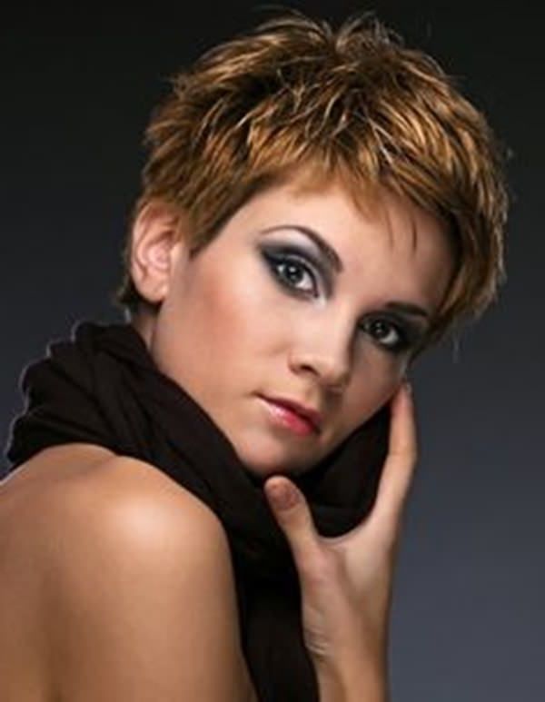 68 Incredible Caramel Highlights Trend That You Should Try Once For Messy Pixie Hairstyles With Chunky Highlights (Photo 16 of 25)