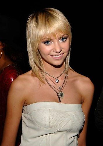 A Memo To Taylor Momsen—and Her Hairstylist | Glamour Inside Carol Brady Inspired Hairstyles (Photo 20 of 25)