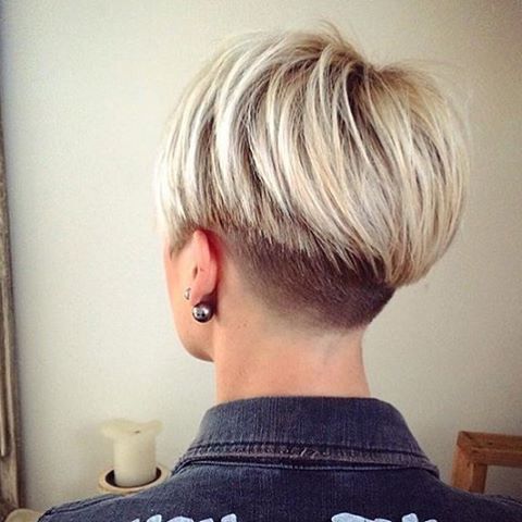 Lovely Two Toned Bob With A Short Buzzed Nape | Cortes De Pelo Regarding Pixie Bob Hairstyles With Nape Undercut (View 4 of 25)