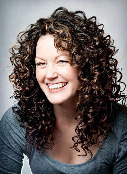 25+ Cortes De Pelo Con Capas Rizadas | Hair | Pinterest | Curly Hair For 2018 Mid Length Haircuts With Curled Layers (View 7 of 25)