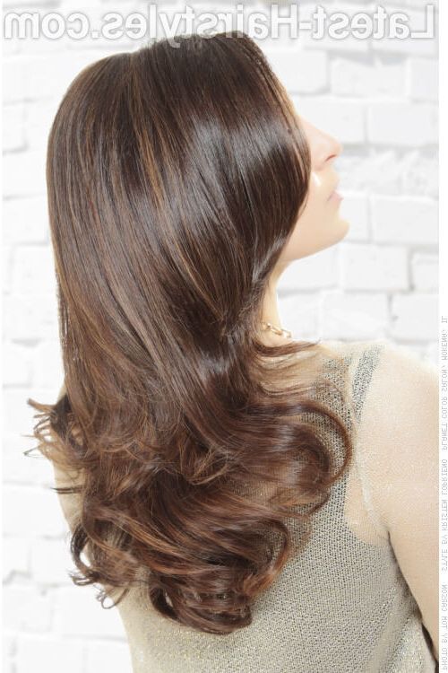 34 Sweetest Caramel Highlights On Light To Dark Brown Hair (2019) With Regard To 2018 Medium Brown Tones Hairstyles With Subtle Highlights (View 25 of 25)