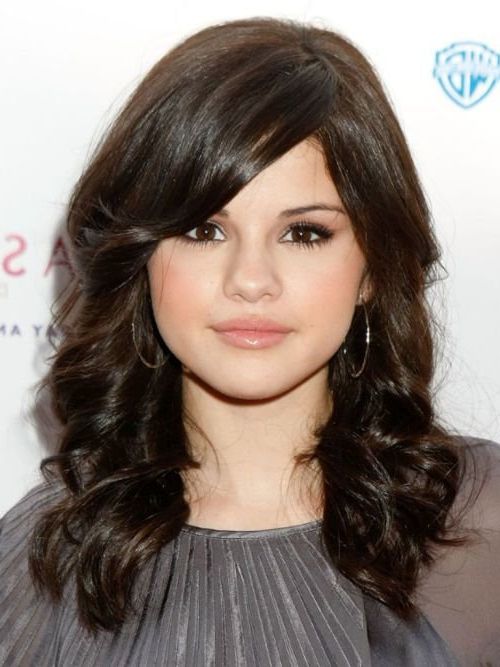45 Feather Cut Hairstyles For Short, Medium, And Long Hair For Current Medium Messy Feathered Haircuts (Photo 19 of 25)