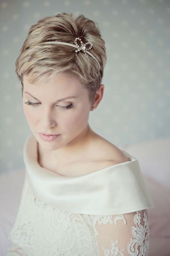 10 Brides With Short Hair Show You How It's Done – Mywedding Pertaining To Short Spiral Waves Hairstyles For Brides (View 10 of 25)