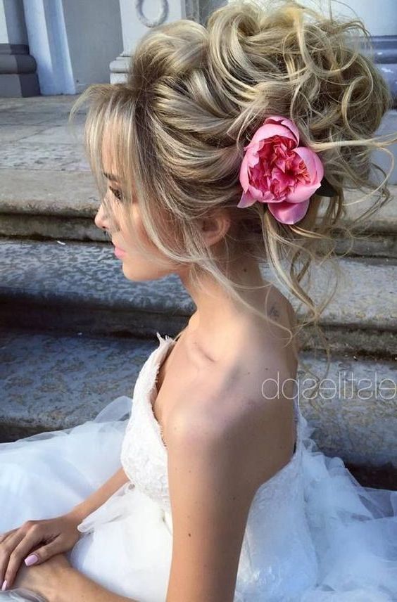 12 Stunning Wedding Hairstyles For Curly Hair – Tbg Bridal Store With Subtle Curls And Bun Hairstyles For Wedding (View 9 of 25)
